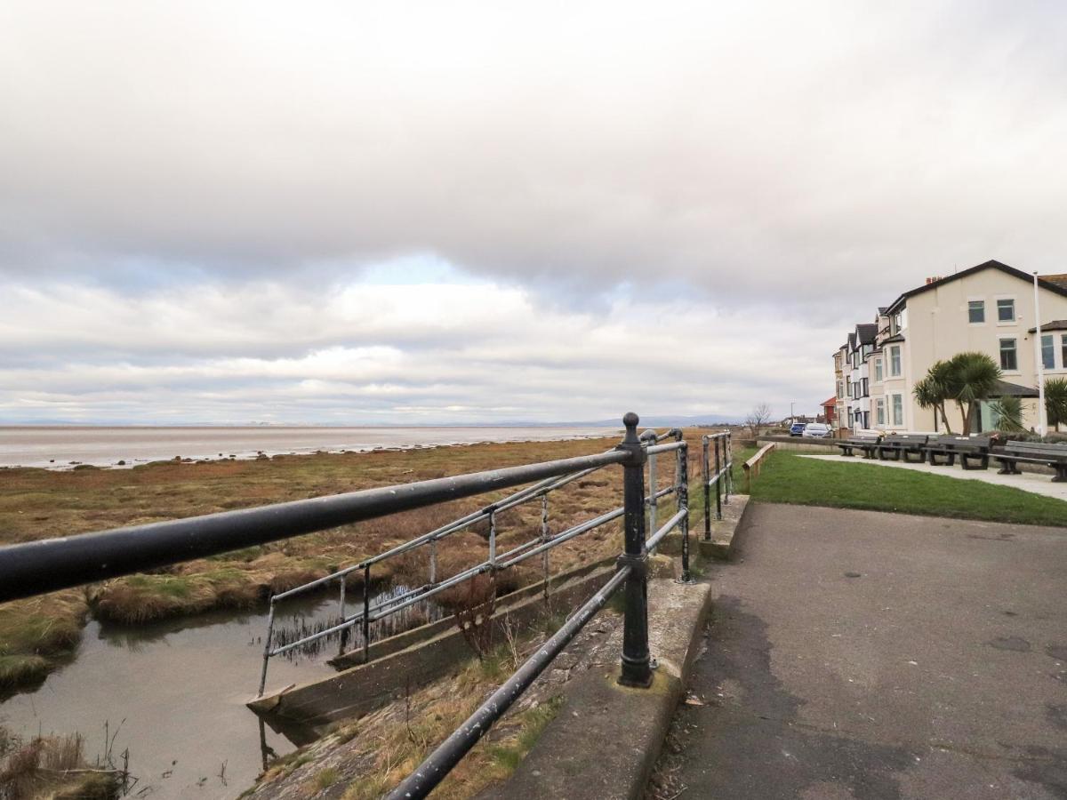 Ferry View Apartment Fleetwood Exterior photo